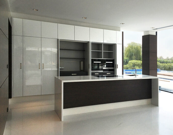 HQ Al Khawaneej Pvt villa Kitchen Project by Goettling Interiors HQ Al Khawaneej Pvt villa Kitchen Project by Goettling Interiors